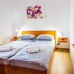 Apartma Tri Oljke * Dobrovo