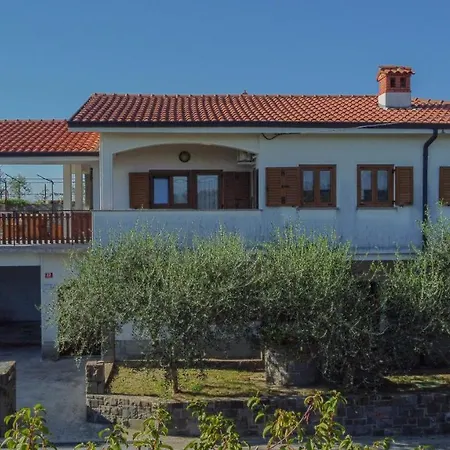 Apartma Tri Oljke Dobrovo