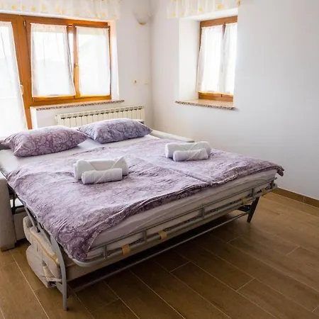 Apartma Tri Oljke Dobrovo