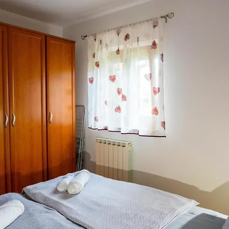 Apartma Tri Oljke Διαμέρισμα Dobrovo
