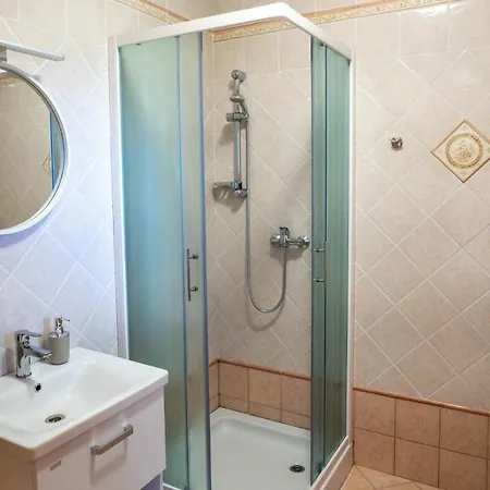 Apartma Tri Oljke Apartment *