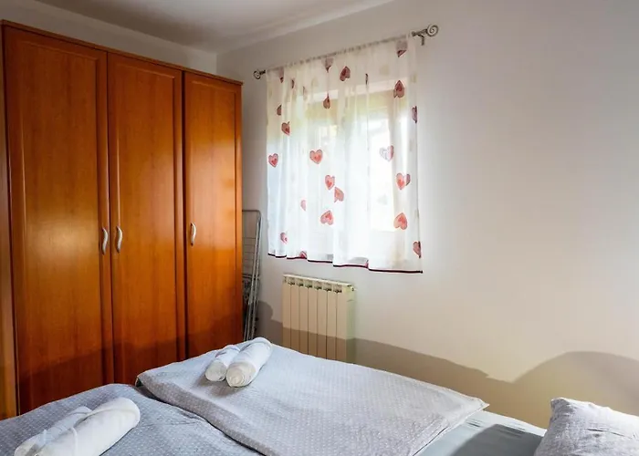 Apartma Tri Oljke Διαμέρισμα Dobrovo