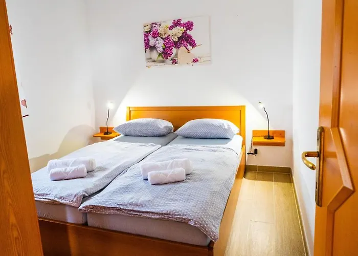 Apartma Tri Oljke * Dobrovo