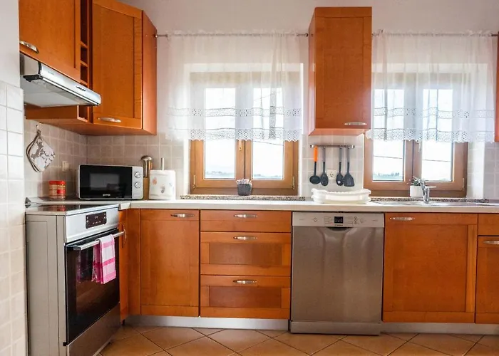 Apartma Tri Oljke Διαμέρισμα Dobrovo